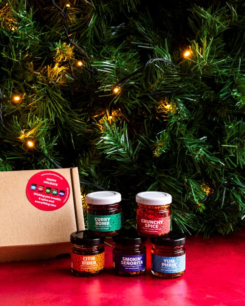 Trouble & Spice crispy chilli oil - chili olie holiday gift pack with five jars. Set in front of a Christmas tree, ideal for corporate gifting.